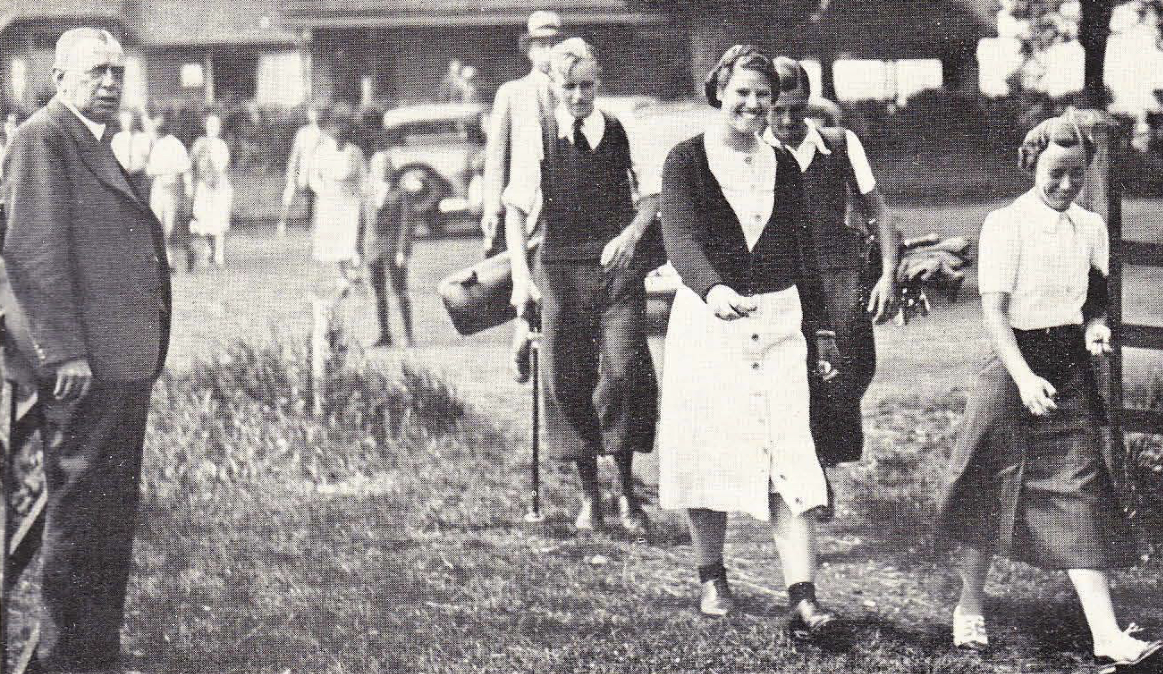 1938 HBC Falk Sheila Stroyan en mevr Dorhout Mees in finale dameskampioenschap 1938 Maandblad Golf 1938 2-5 (1).jpg