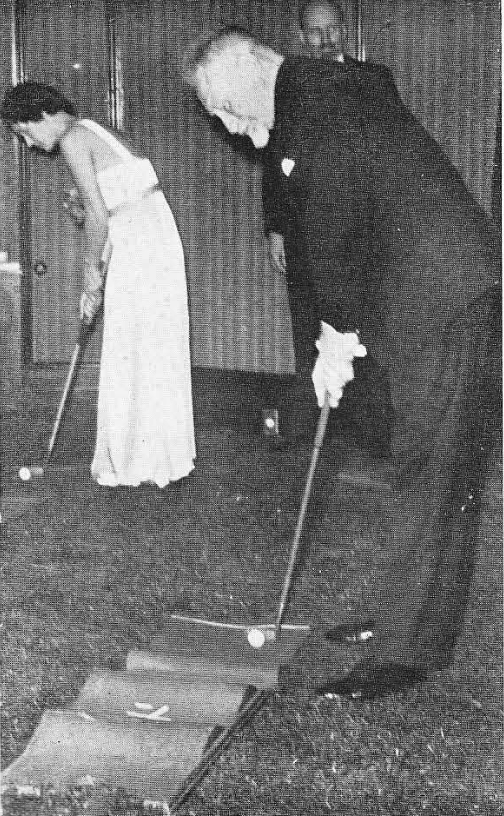 1938 JC Schroder oud-captain van RAP oudcricketer en oudroeier tijdens golfbal1938