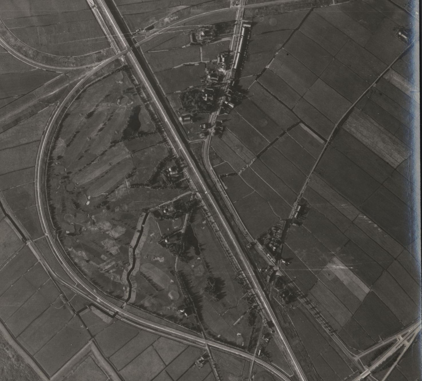 1944  334_03_3065_Duivendrecht_1944_ uitsnede tankgracht aaa