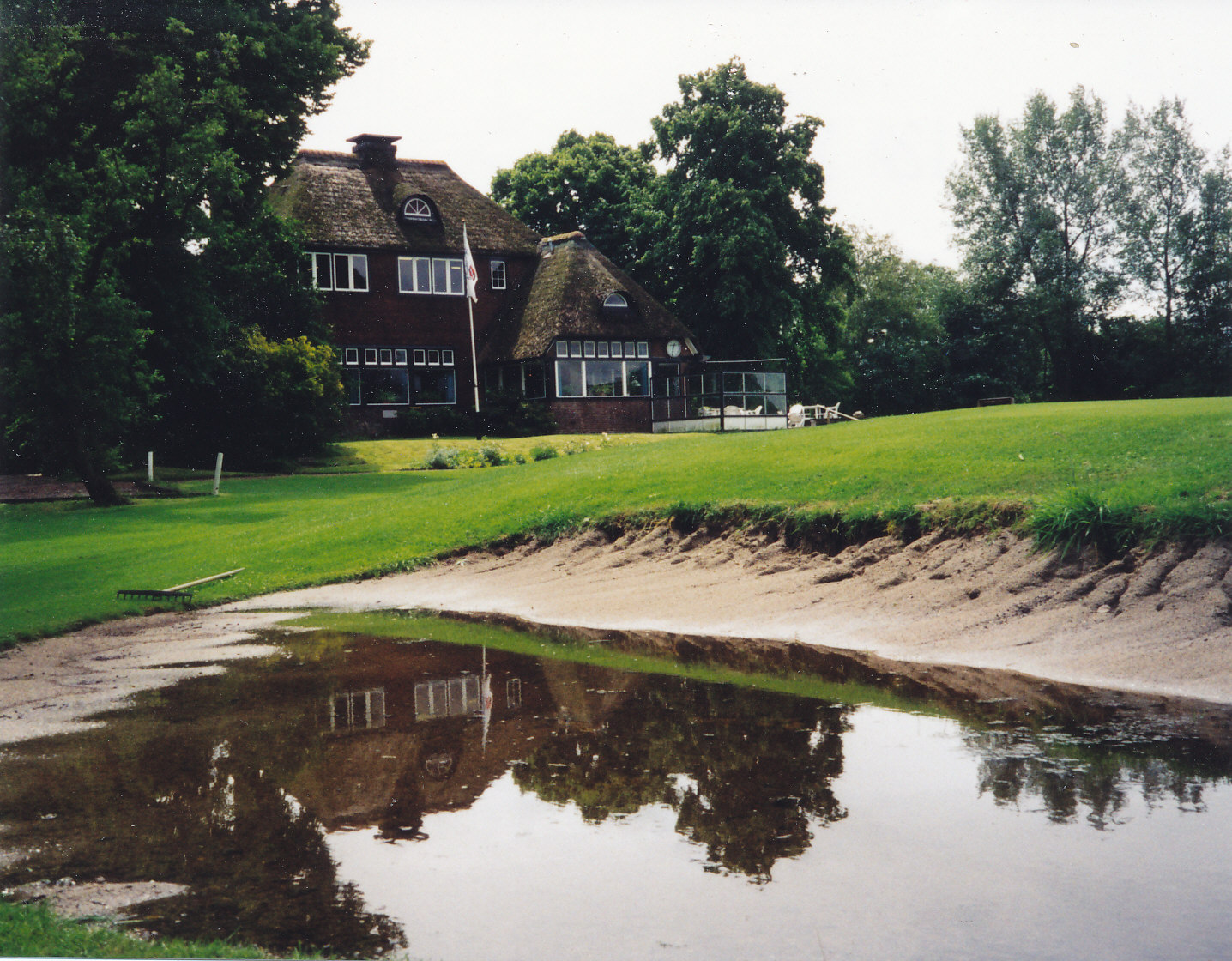 1998 hole 9 bunker clubhuis 1998