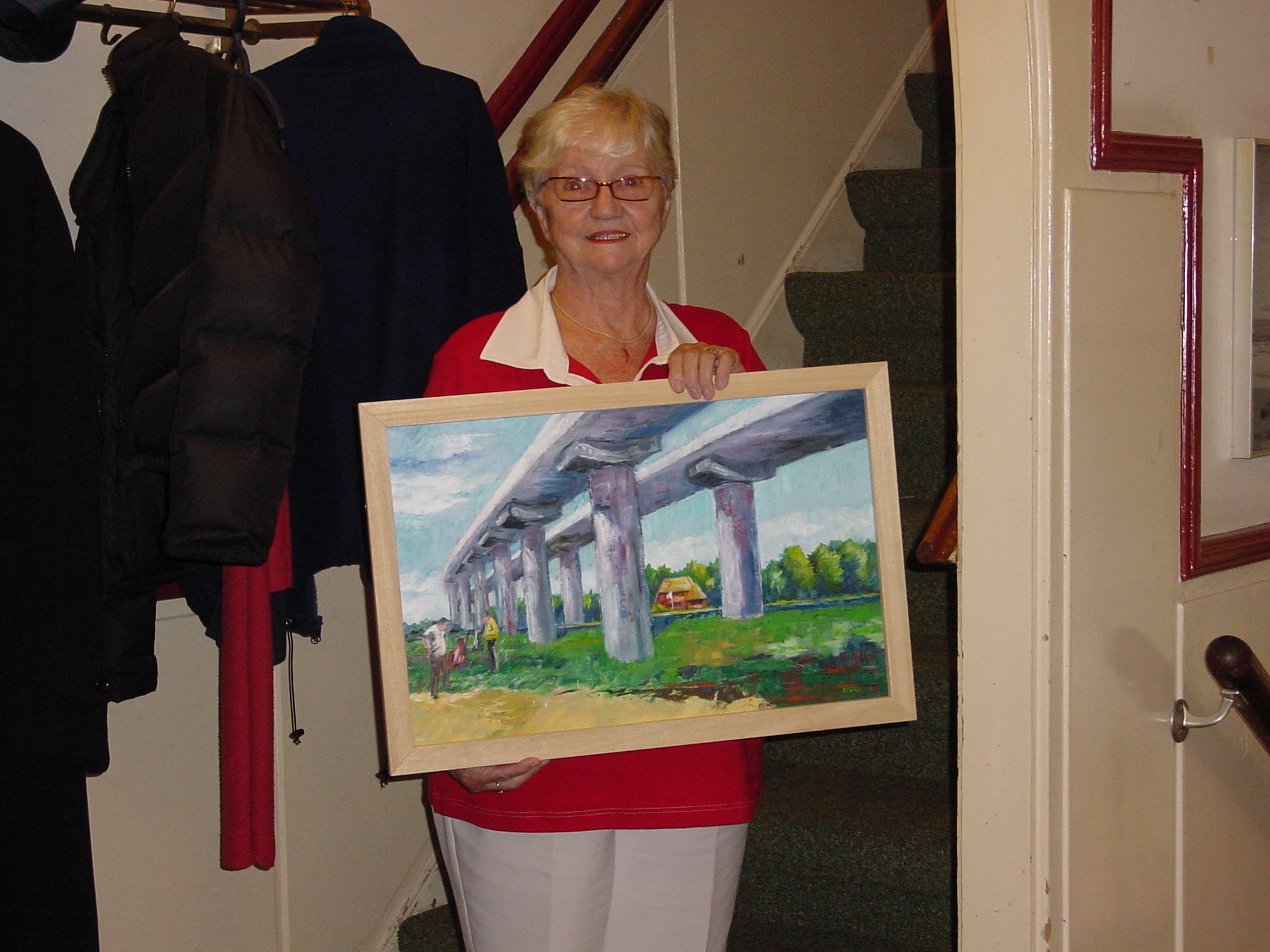 2005 07 0525 Ria met kunstwerk uit privé collectie